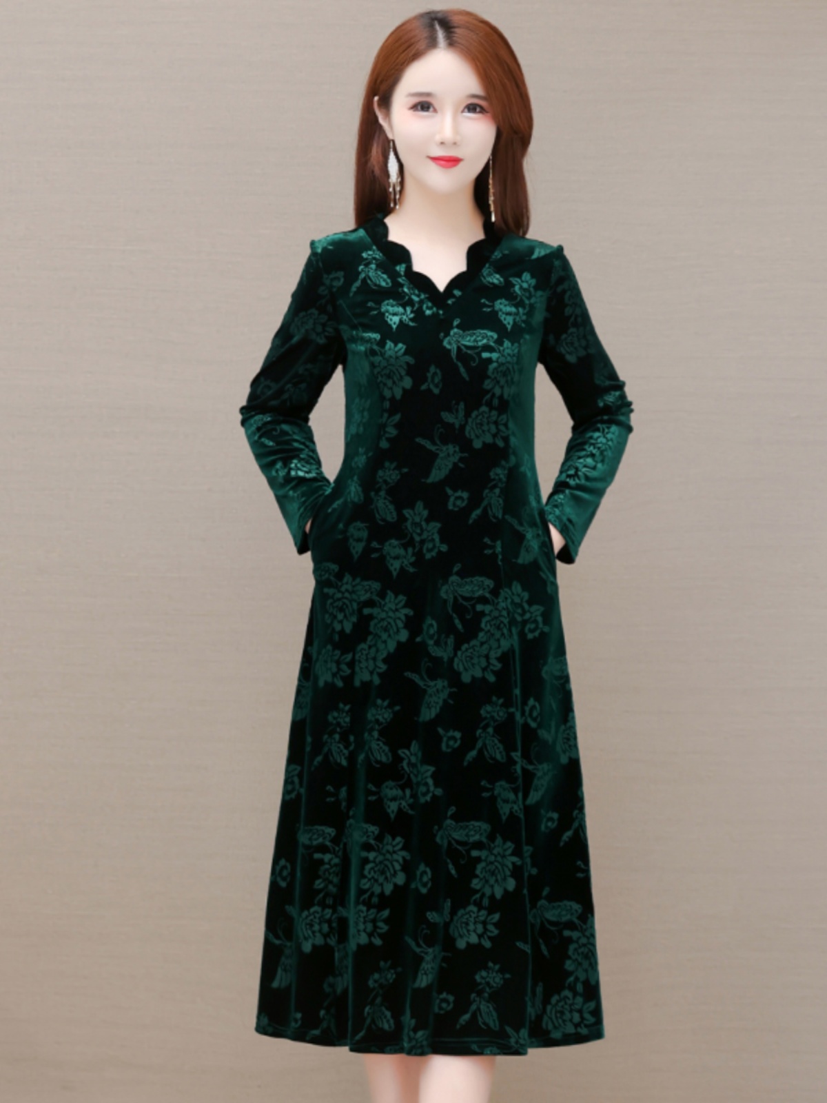 فستان مخملي أنيق برقبة على شكل - مراجعة Women Fashion Over 60 وسعره