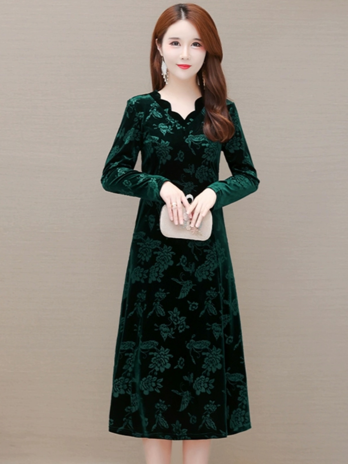 فستان مخملي أنيق برقبة على شكل - مراجعة Women Fashion Over 60 وسعره